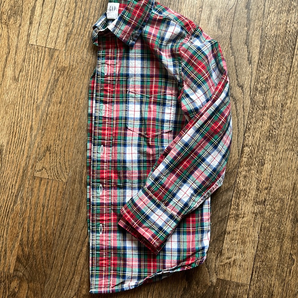 GAP kids Christmas shirt size 6-7